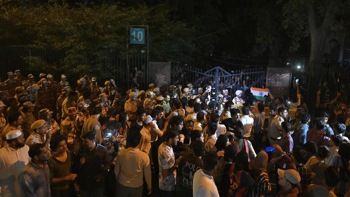 Jamia students scale campus gates to join ongoing protest
