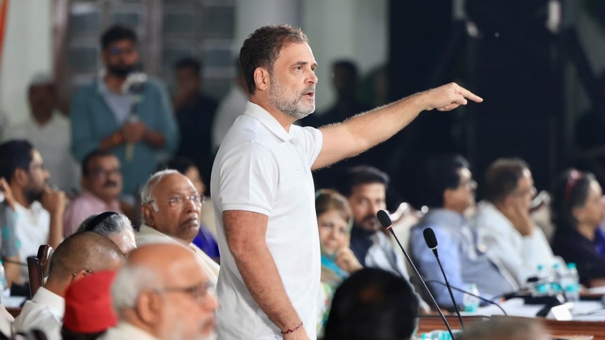 Rahul Gandhi confronts election chief as BJP dismisses mock parliament