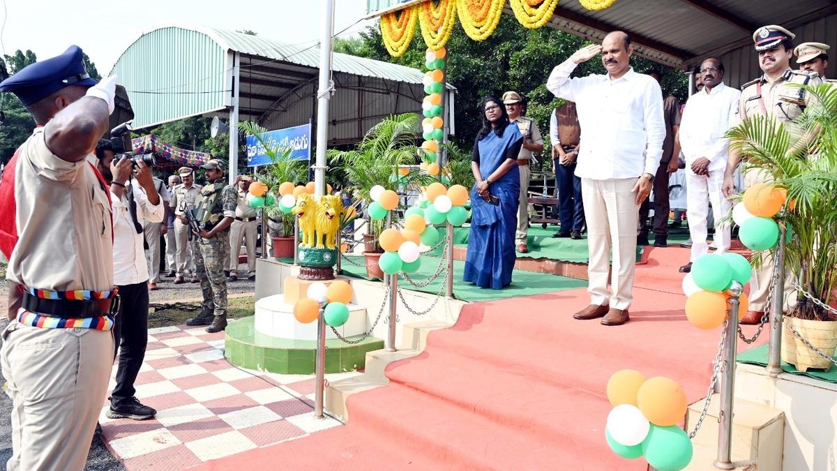 Minister calls on newly recruited constables to serve with integrity