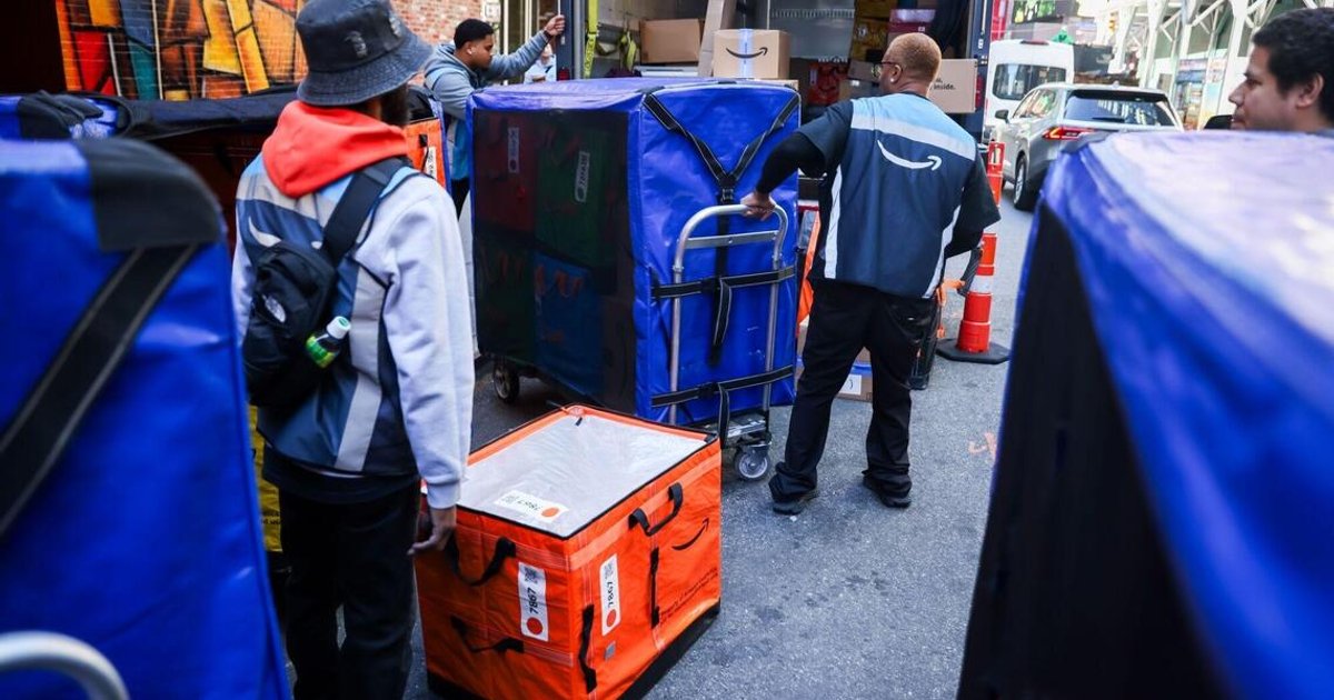 Amazon to recruit over 300,000 seasonal workers for holiday push