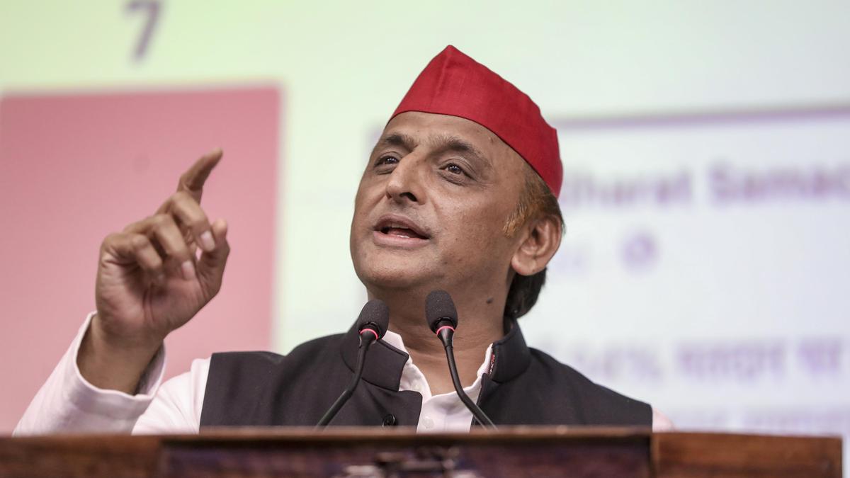 Akhilesh Yadav courts Brahmins, traders with anti-incumbency pitch