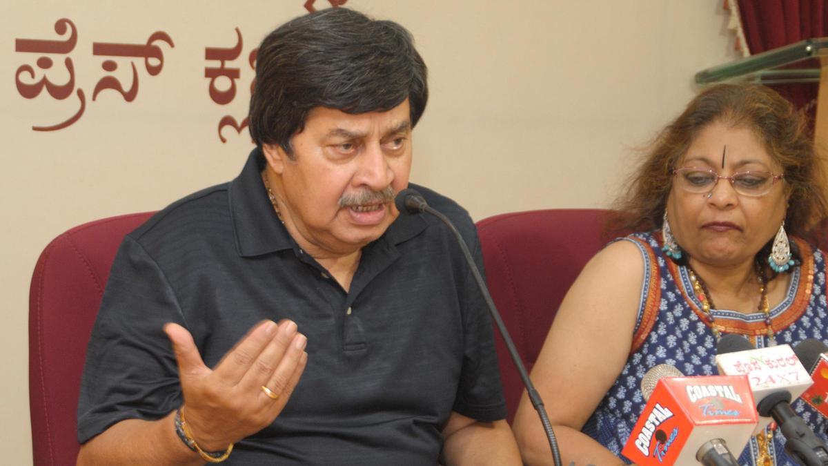 Veteran Actor Srinath Inaugurates Shivamogga's Grand Dasara Festival