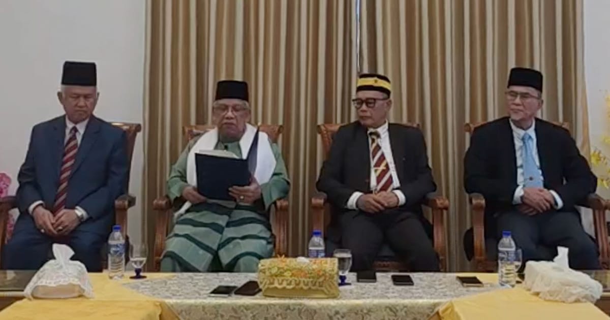 Negeri Sembilan royalty assert constitutional autonomy against federal interference