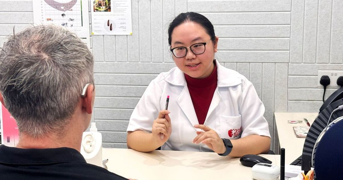 Smart hearing aids use AI to cut through noise, improve conversation clarity