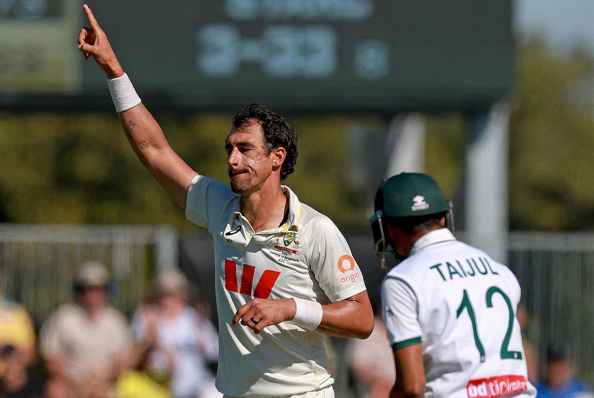 Starc's Bowling Masterclass Propels Australia to Dominant Win