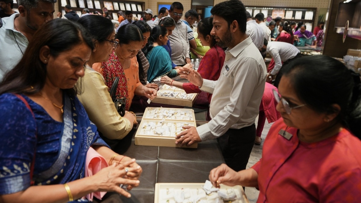 Silver tumbles below ₹9,400 as gold prices slip on US inflation data