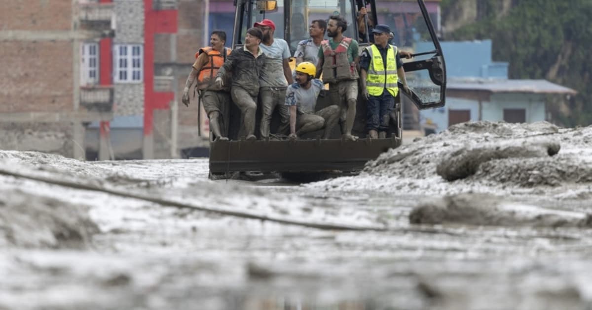 Nepal Pesong Penyelamat Ke Tempat Selamat Akibat Risiko Banjir Baru