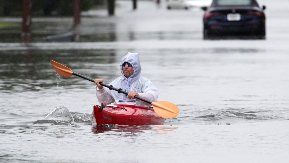 Nor'easter brings heavy flooding to New York City neighborhoods