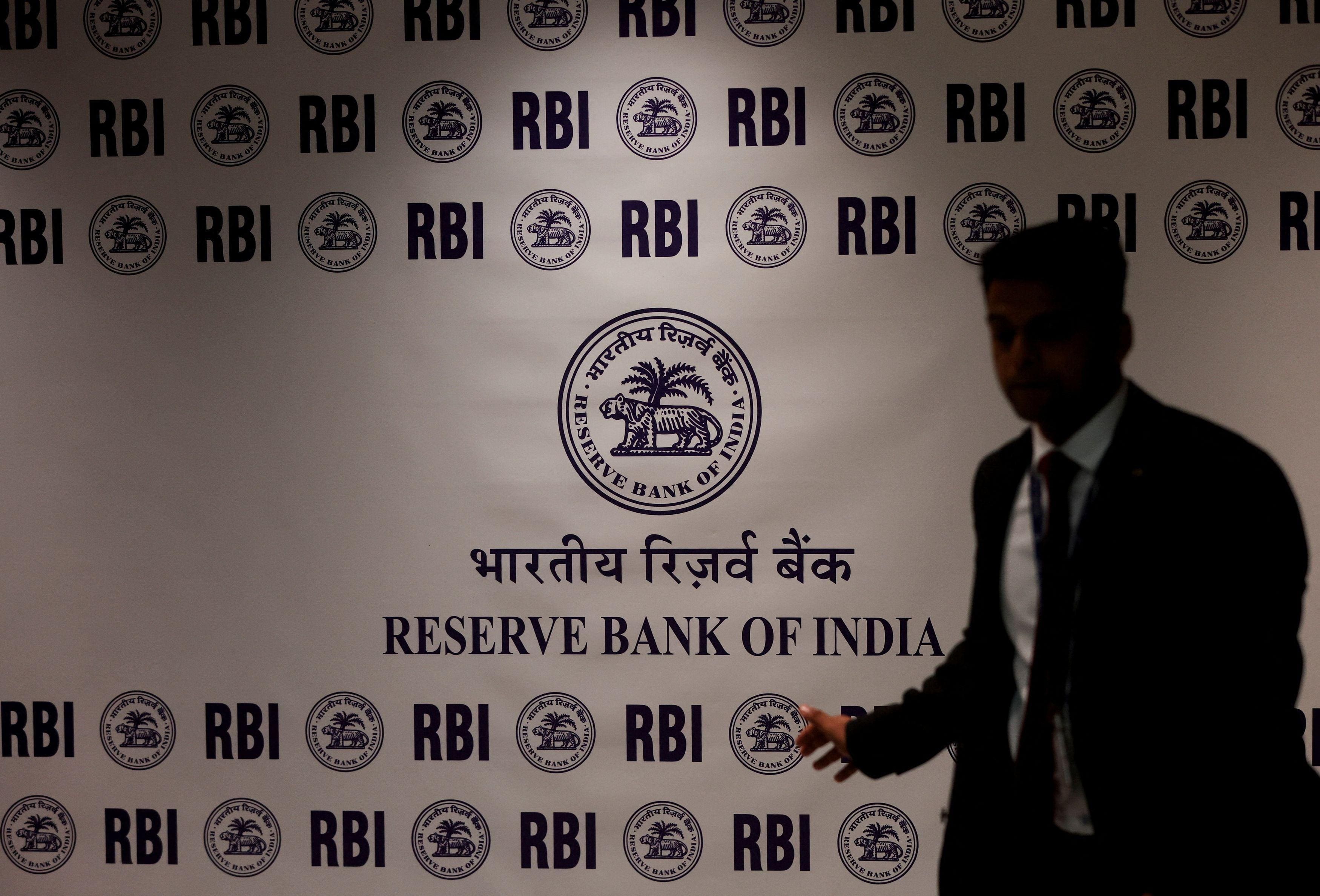 अगस्त में भारतीय रिज़र्व बैंक की डॉलर खरीद रिकॉर्ड 43.26 अरब डॉलर पर पहुंची