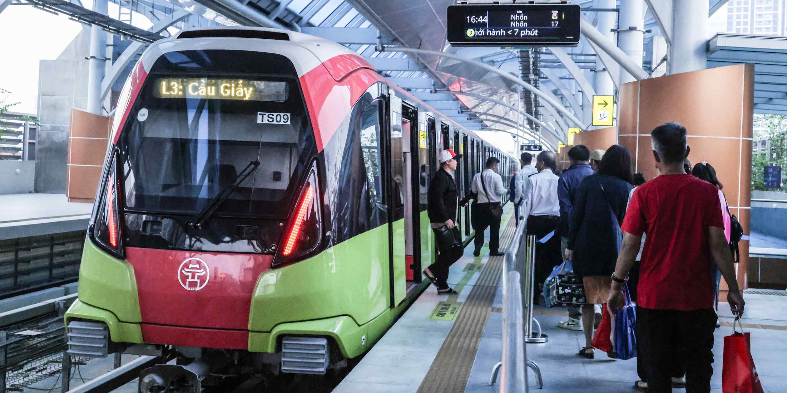 Vietnam's Vingroup inks 200-train deal with French rail giant Alstom