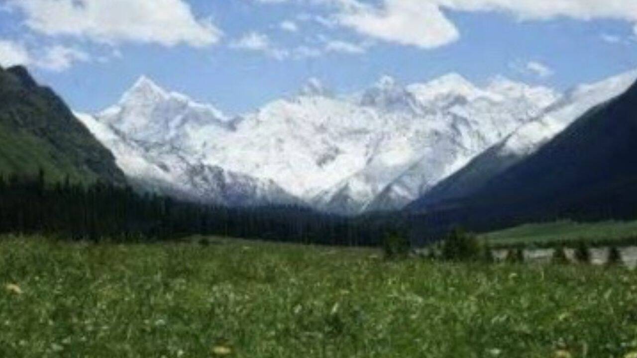 Chinese scientists test fabric covering to slow glacier melting
