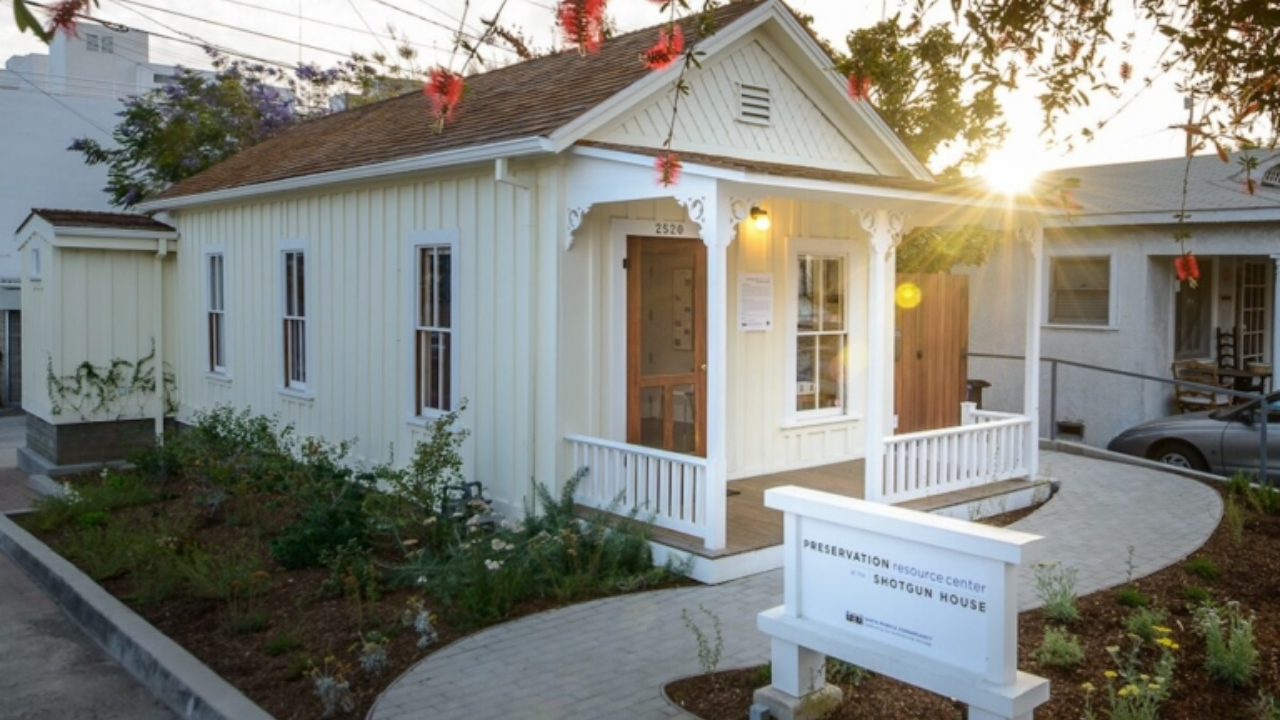 Century-Old American House Survives Demolition, Becomes Heritage Centre