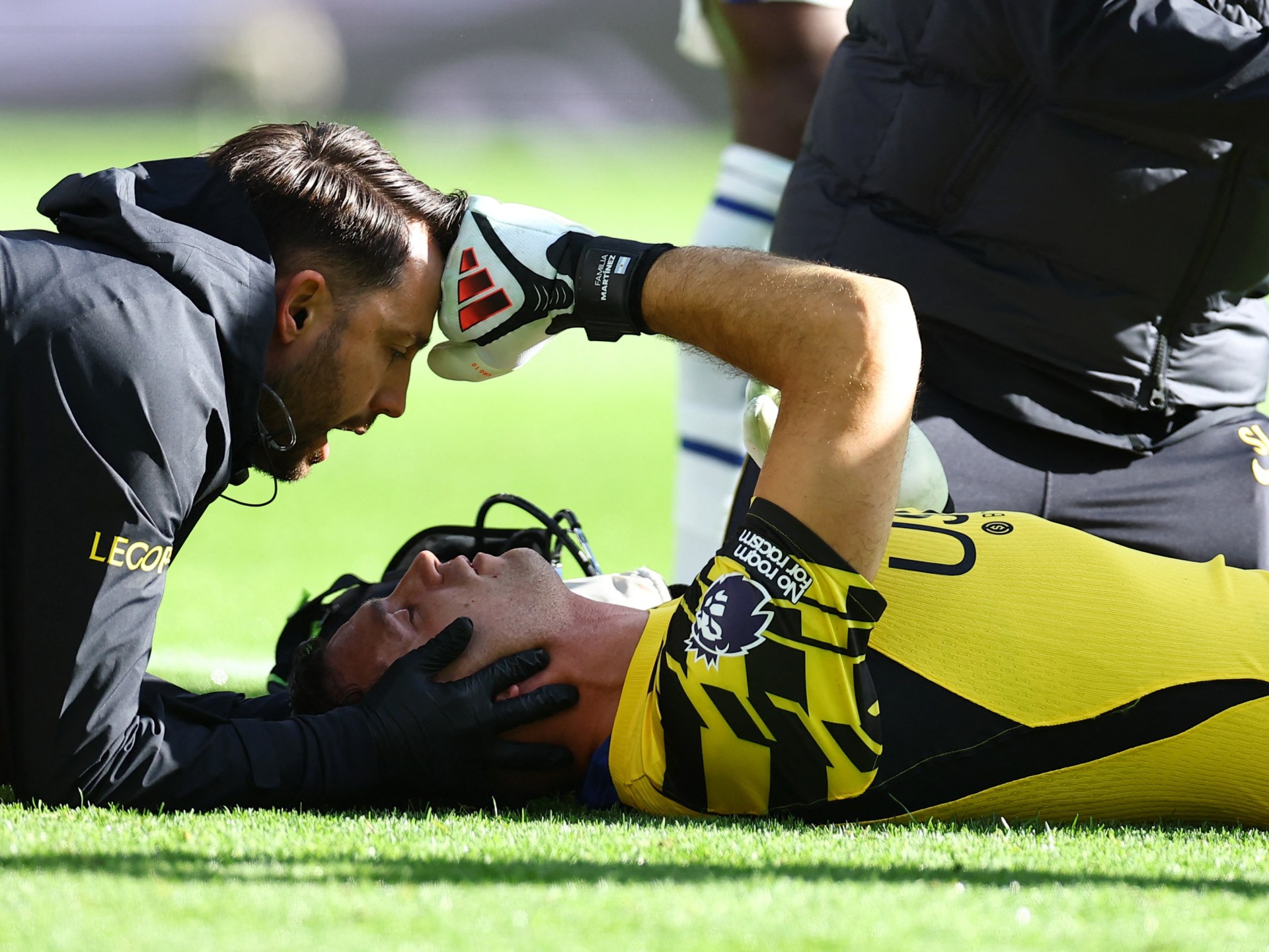 Chelsea goalkeeper Martinez faces weeks out following Everton injury