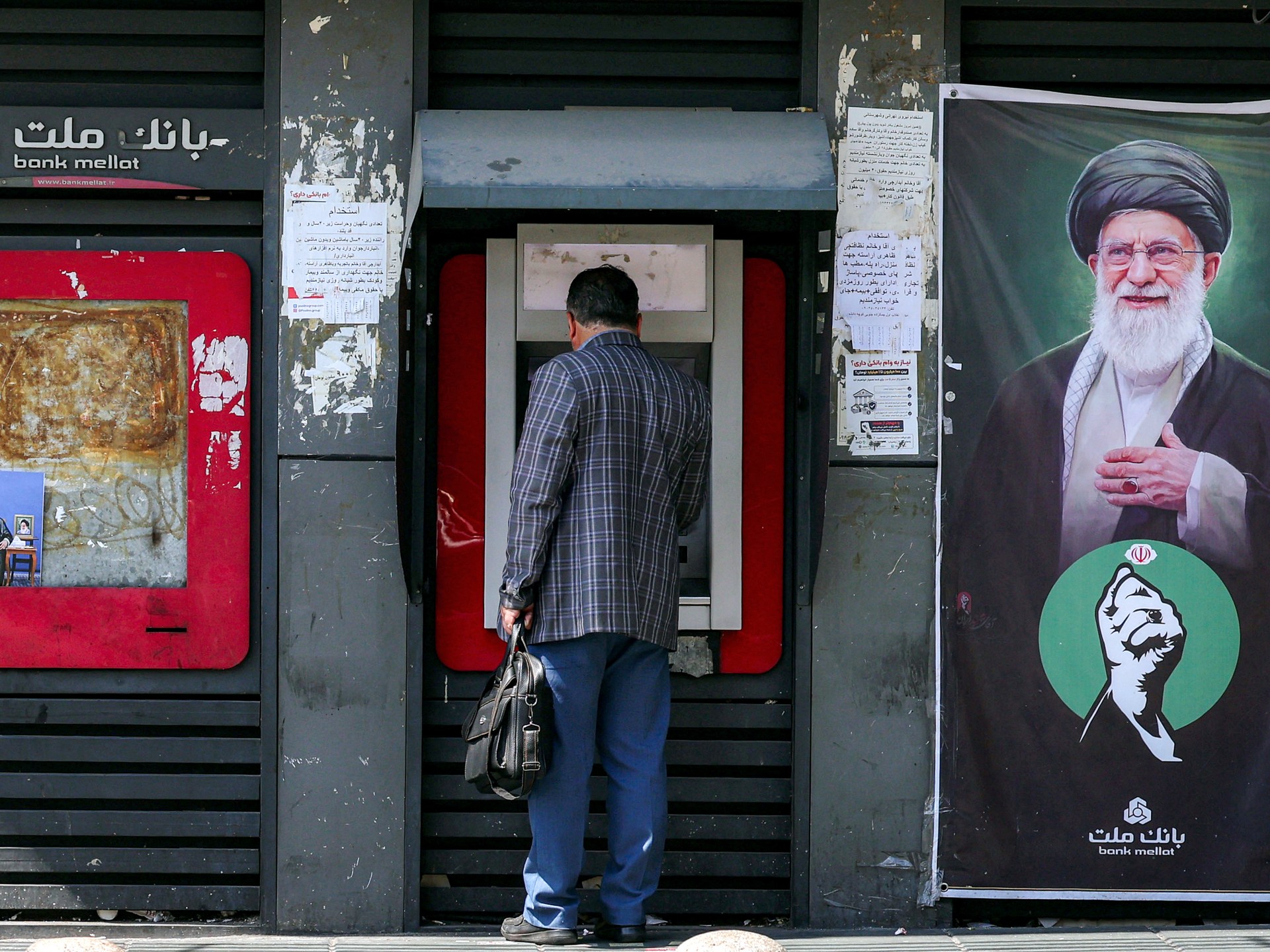 Turkey shuts down Iranian Bank Mellat operations in Istanbul