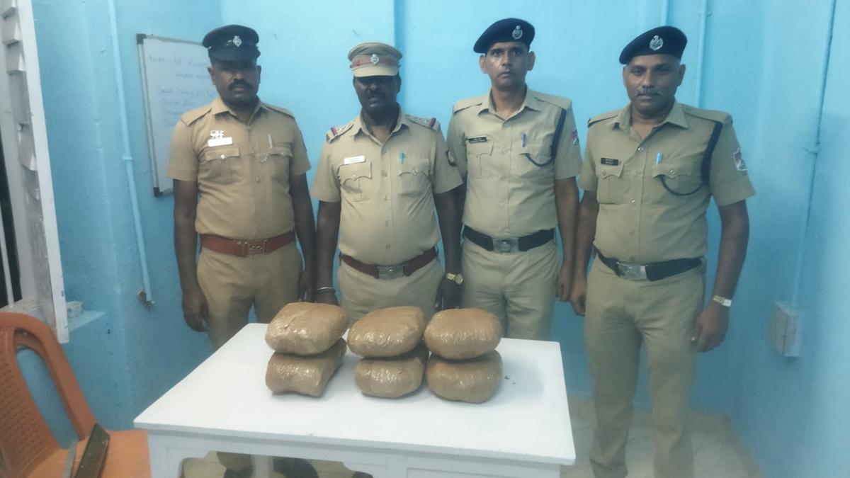 नेमिली क्षेत्र में आरपीएफ और पुलिस को 16 किलो गांजा बरामद, चार गिरफ्तार
