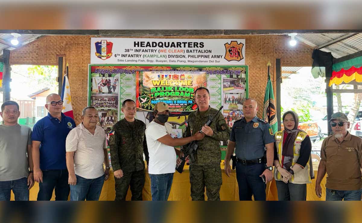 Eleven ex-militants surrender weapons to Army in Maguindanao del Sur
