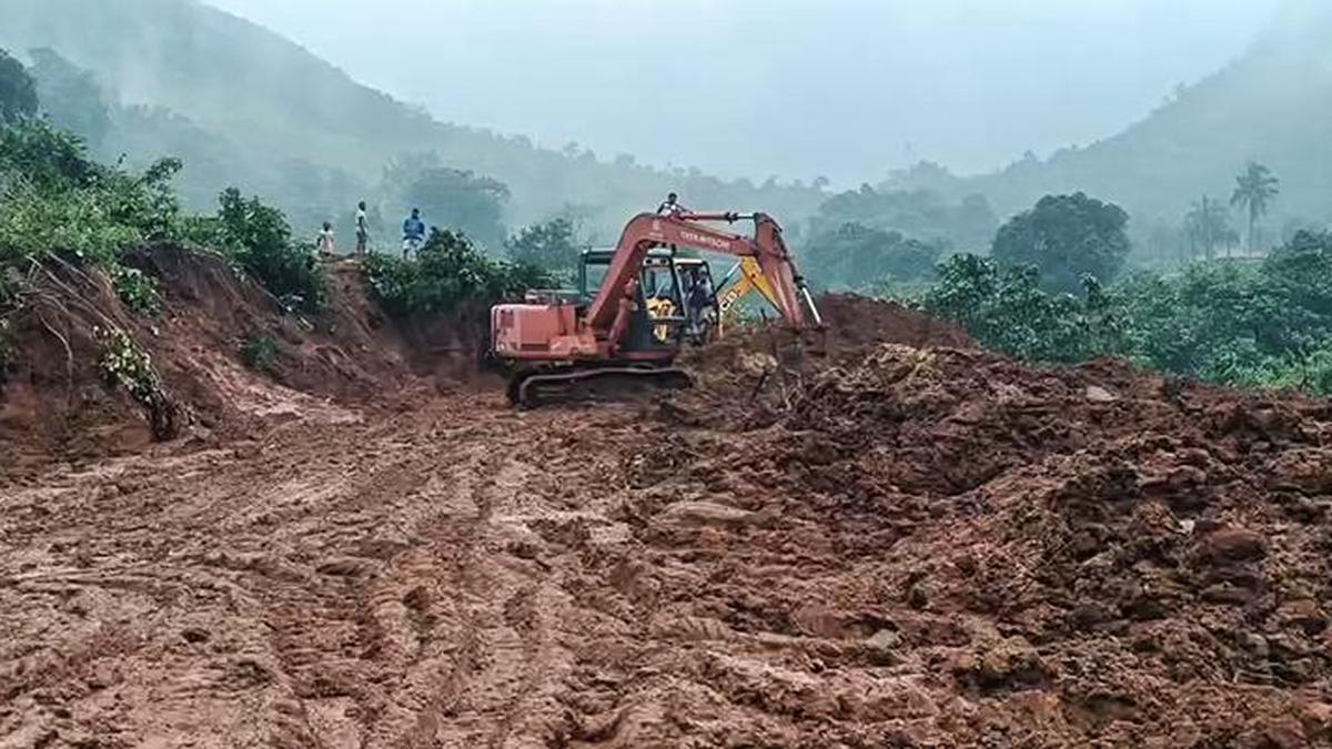 ओडिशा के दक्षिणी गांव में भूस्खलन से 12 लोग लापता, खोज अभियान जारी