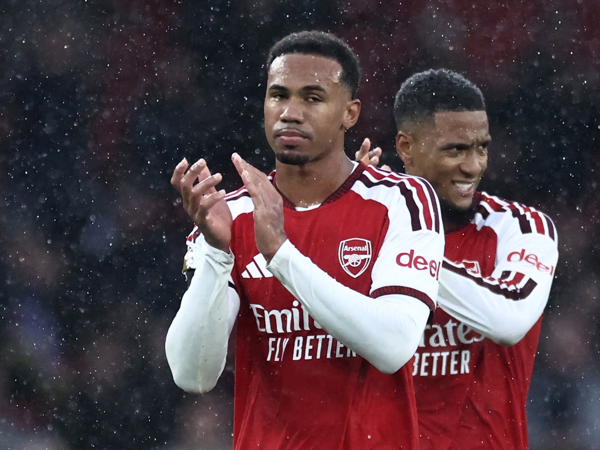 Arsenal draws level with Manchester City atop Premier League standings