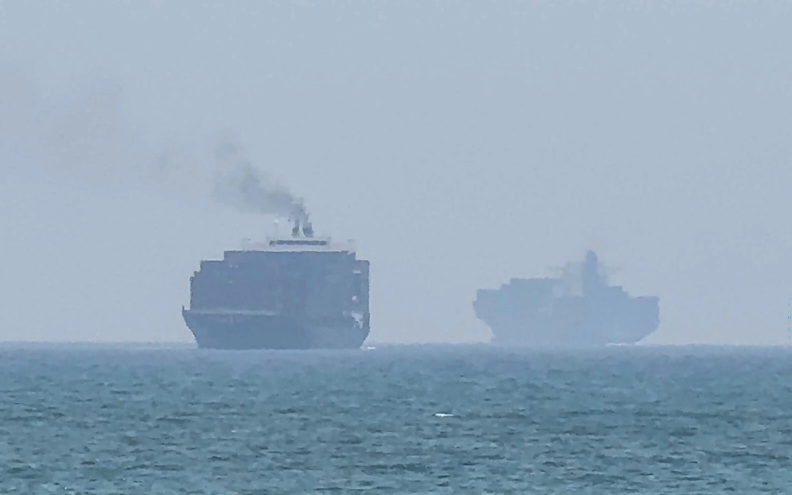 Pengawal Revolusi Iran Dakwa Letupkan Dua Kapal Tangki di Selat Hormuz