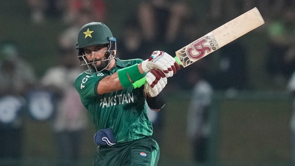 Pakistan defeats Bangladesh by 6 wickets to advance to final