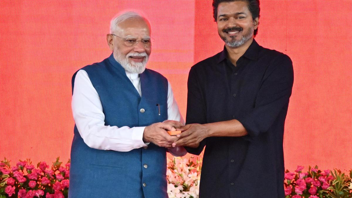 तमिलनाडु के विकास के लिए मोदी और विजय का संकल्प