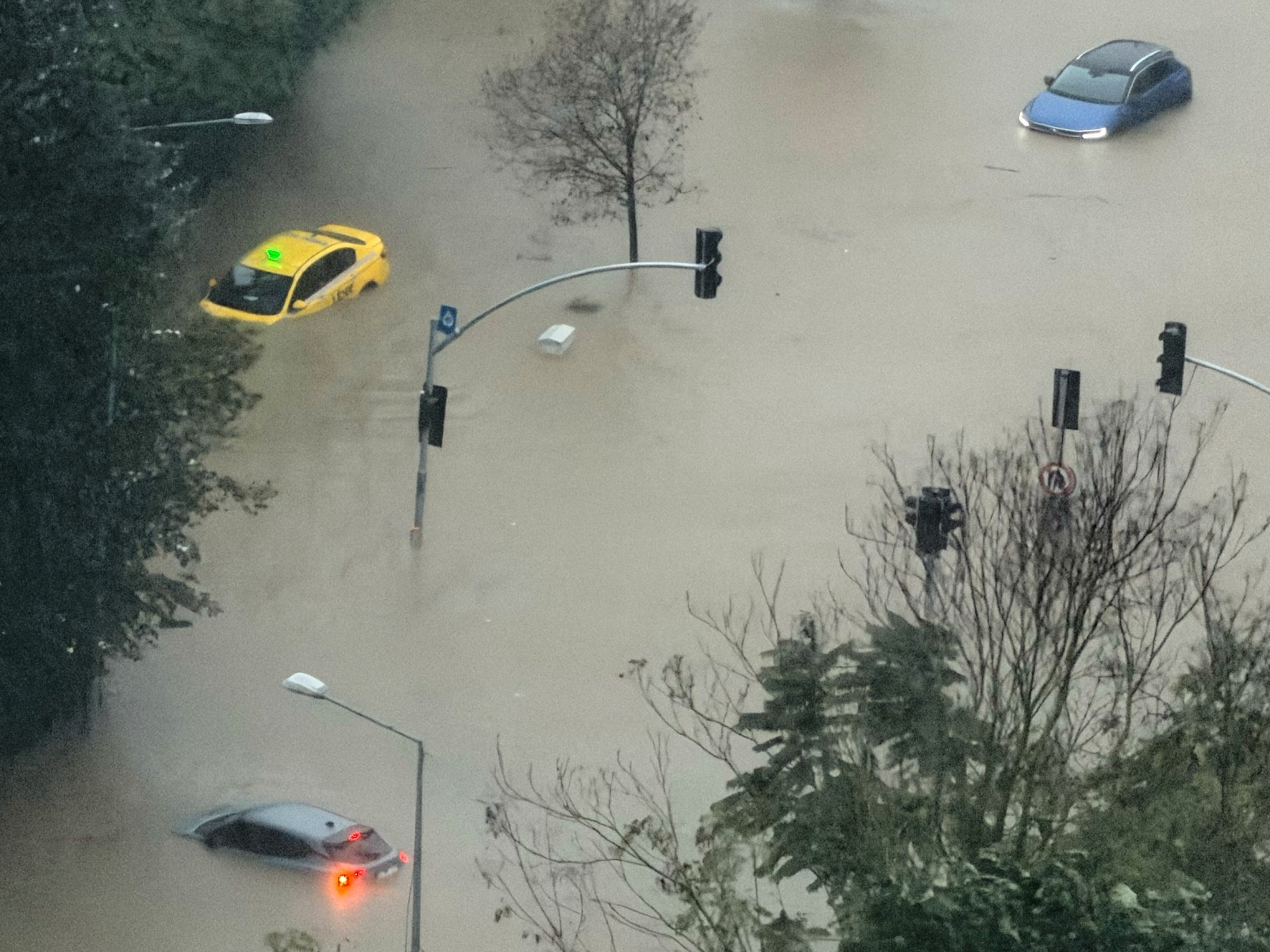 Istanbul braces for fresh deluge as flooding claims teenage victim