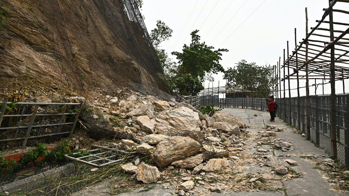 Rockfall closes key Vijayawada road after heavy rain