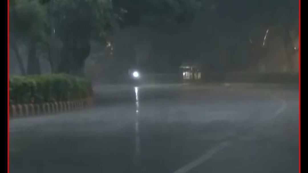 Delhi braces for moderate rainfall as weather shifts, IMD issues alert