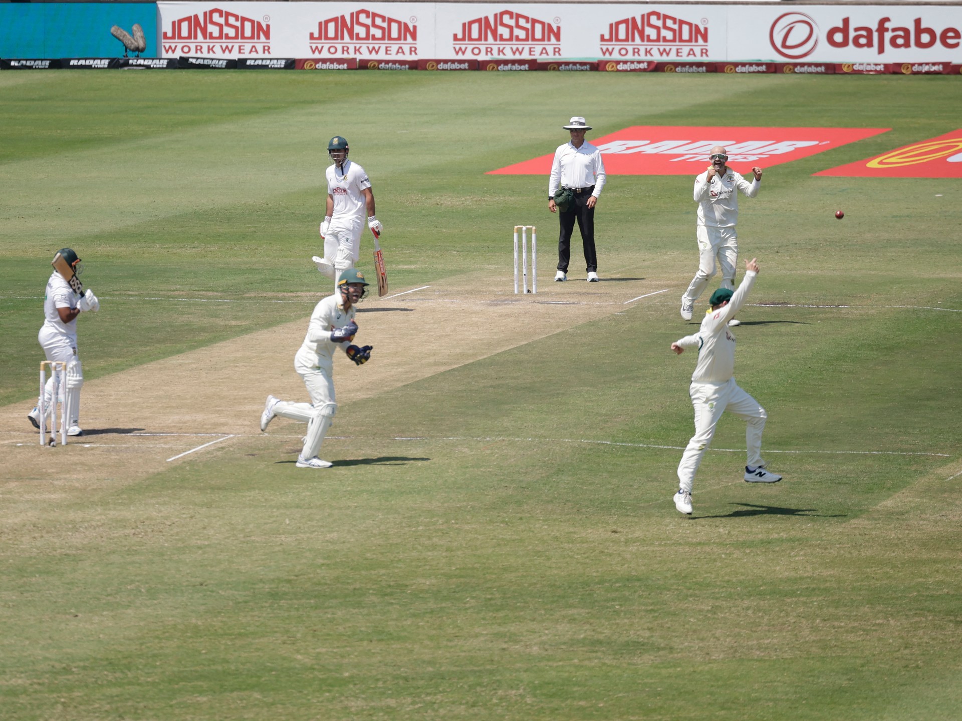 Smith sets Test fielding record as Australia gains upper hand against South Africa