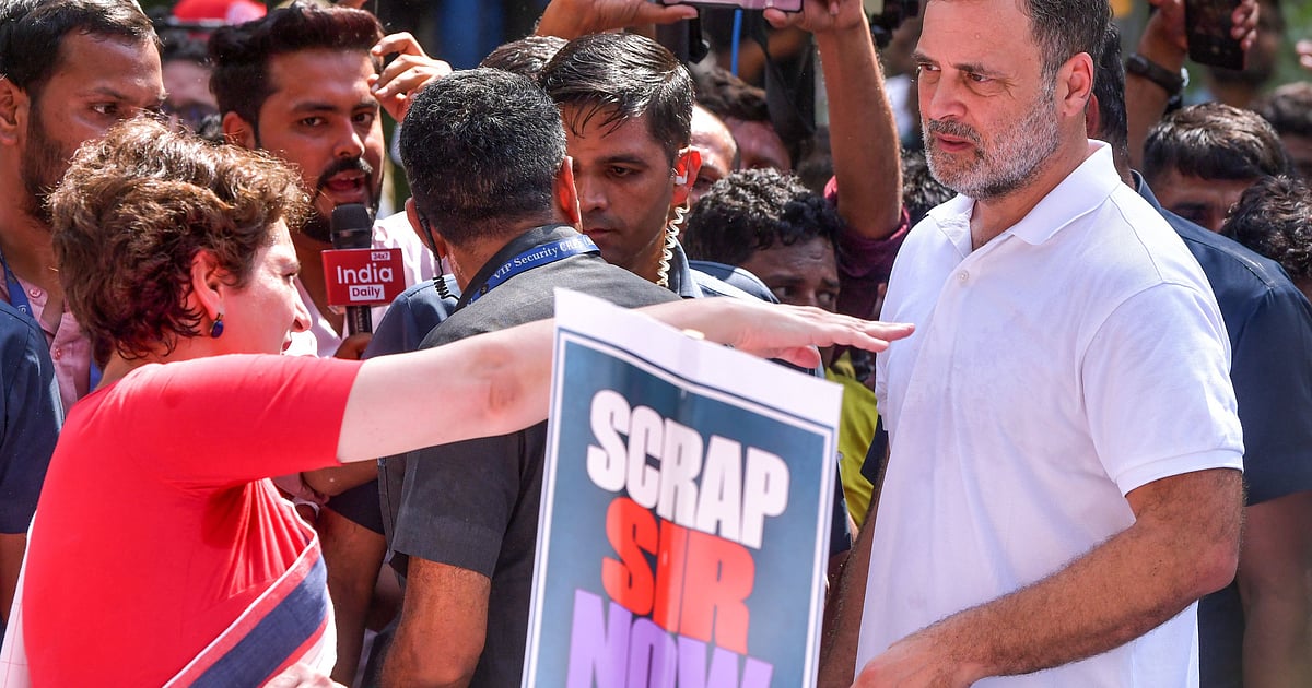 Gandhi siblings protest at Indian election commission office