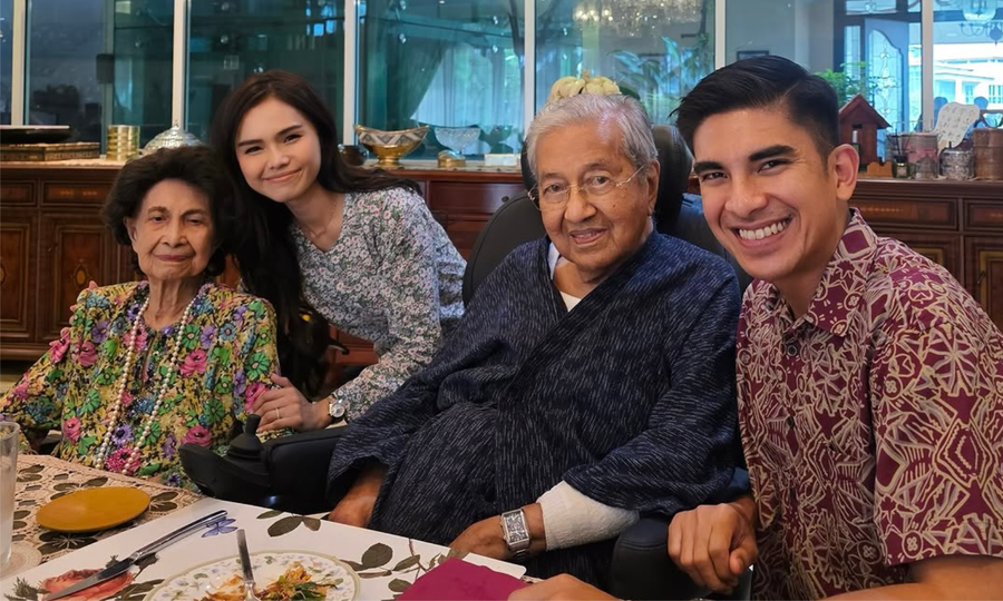 Syed Saddiq: Bella dan saya masih di awal perjalanan, bukan setara Dr M