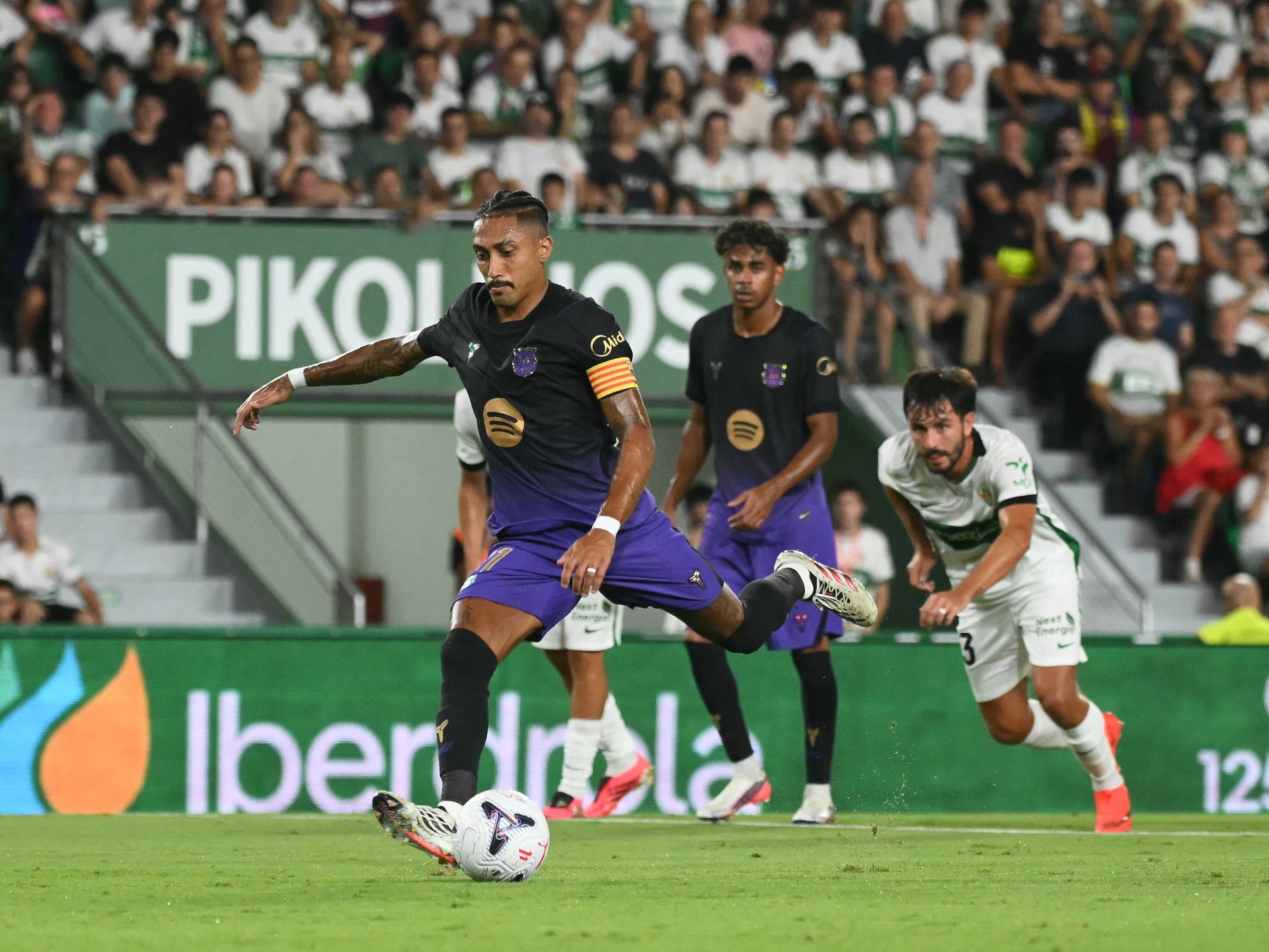 Barcelona crushes Elche 5-0 in dominant La Liga title defense opener