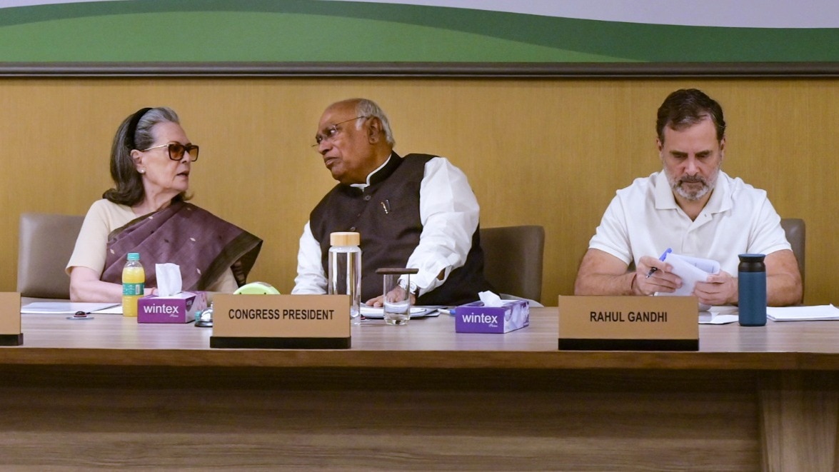 Congress splits on Nitish Kumar's departure from INDIA alliance