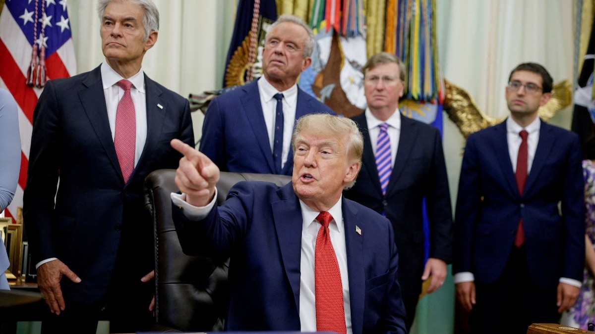 Trump Bans CNN, MSNBC, Politico from White House Access