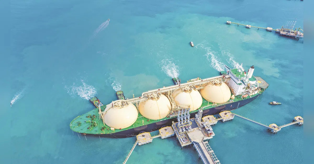 Oil prices hold steady as US Iran sanctions weigh on markets