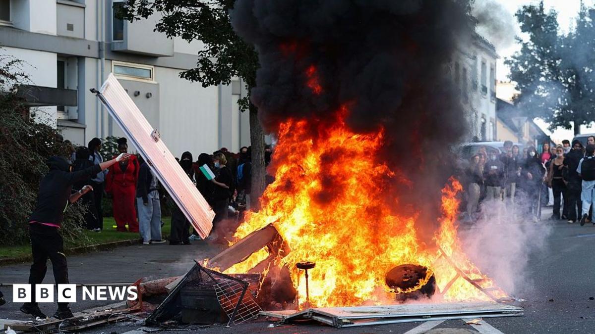 French riot police clash with students amid nationwide education protests