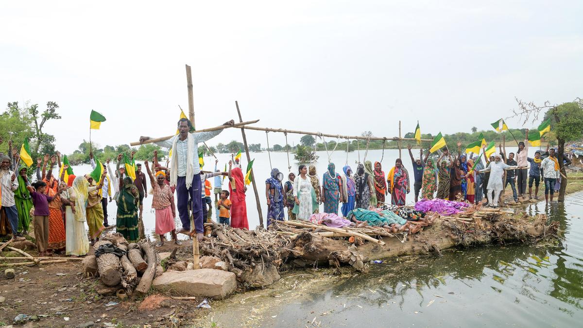 बुंदेलखंड में जल सत्याग्रह: आदिवासियों का महीने भर का प्रतिरोध जारी