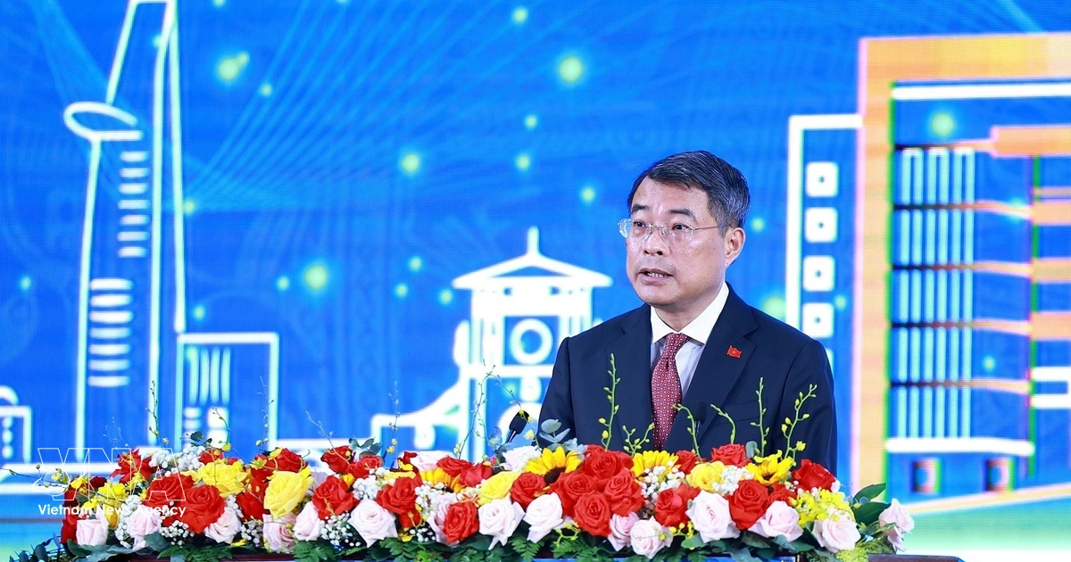 PM urges Vietnam National University HCM to lead national talent development