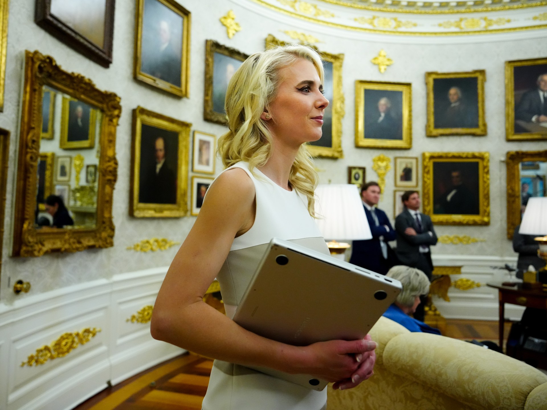 Trump Gave Aide $45,000 Holiday Gift, Filing Reveals