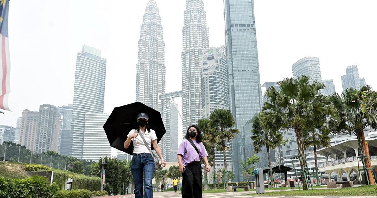 Schools reopen across Malaysia as air quality shows signs of improvement