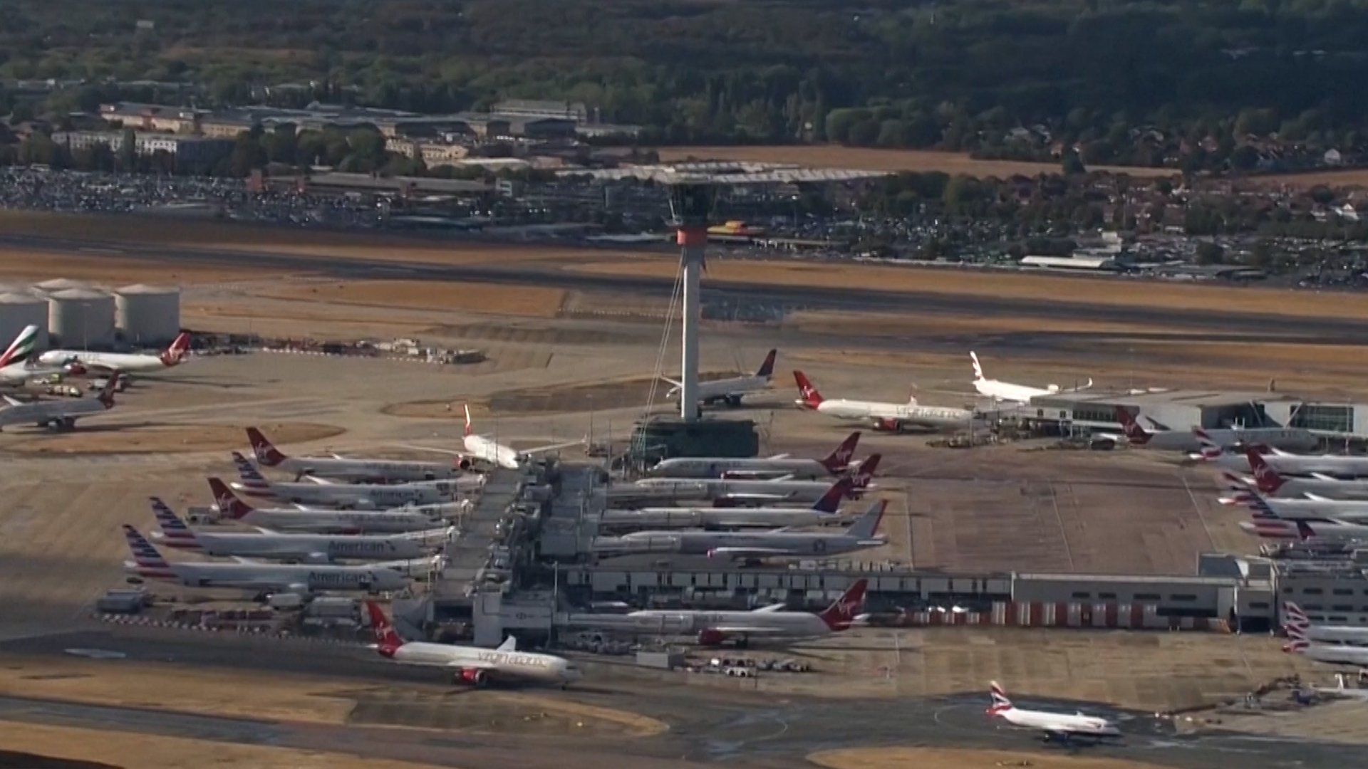 UK air traffic control glitch grounds hundreds of flights