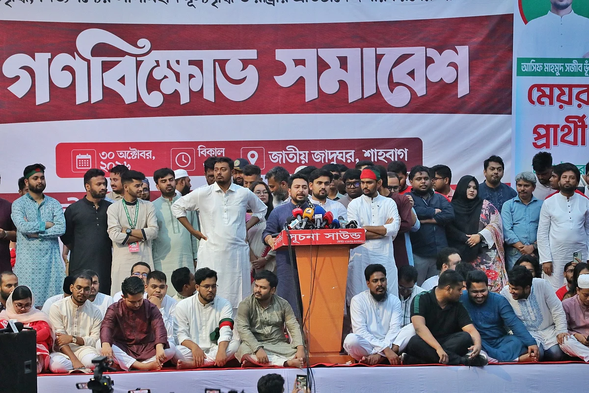 গৃহ ও শক্তি মন্ত্রী পদত্যাগ না করলে প্রধানমন্ত্রীকে অবরোধ করবেন নাহিদ