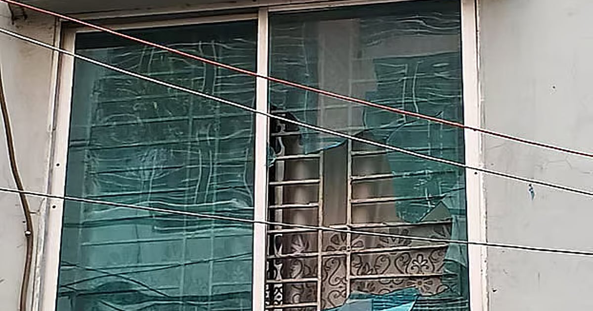 অভিযানে পুলিশের উপর হামলা, গুলিতে দুই জন আহত, দশ জন গ্রেপ্তার