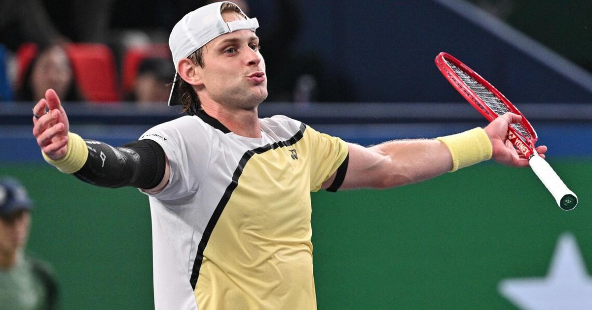 Belgian underdog Bergs upsets second seed Alcaraz at Shanghai Masters