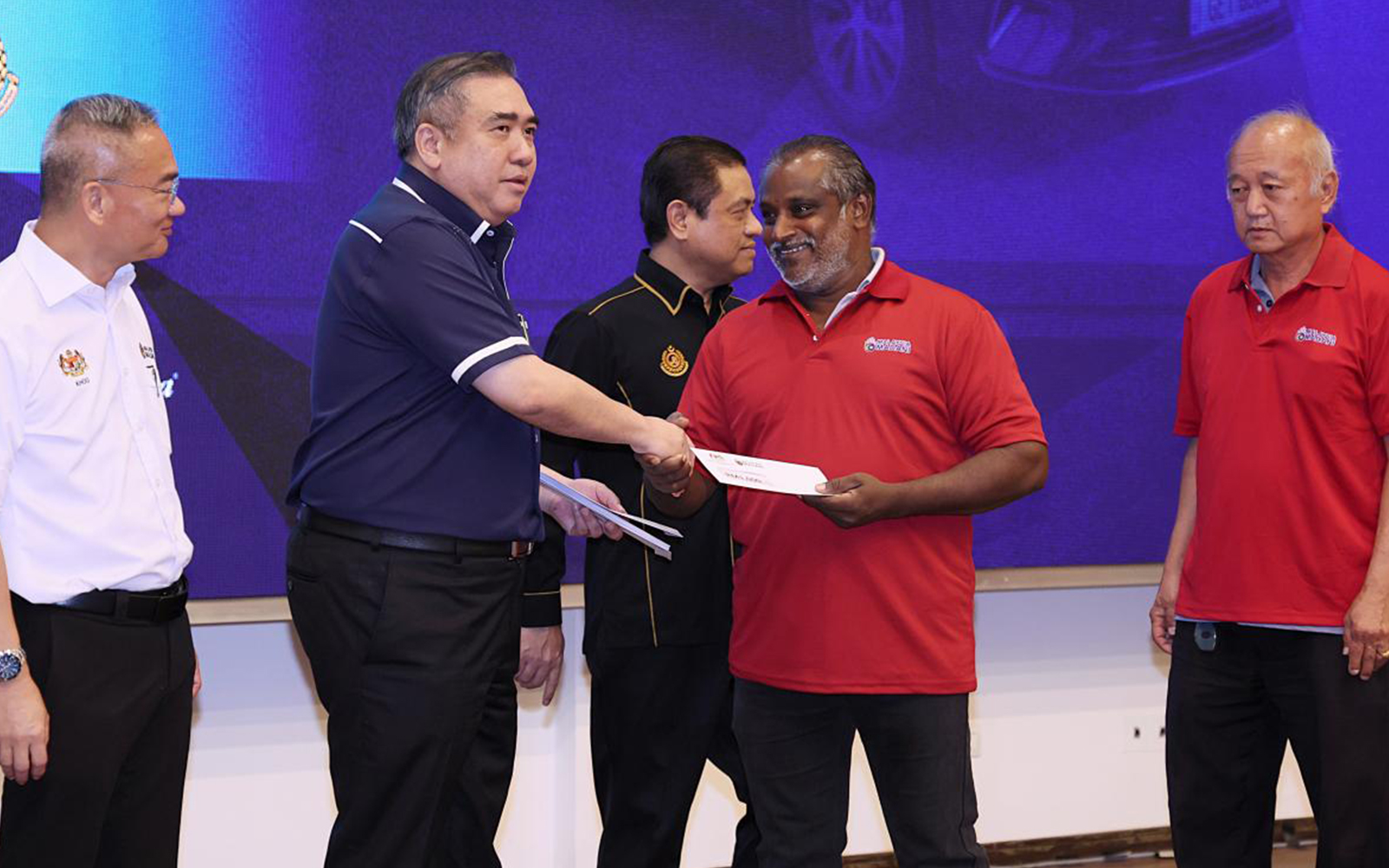 Bantuan RM1,000 untuk pemandu di seluruh negara, bukan hanya Melaka: Loke