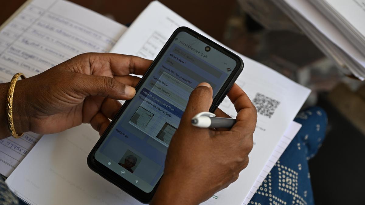 चुनाव सुधार प्रक्रिया में विवाद, सर्वोच्च न्यायालय समर्थित आयोग में आंतरिक असहमति