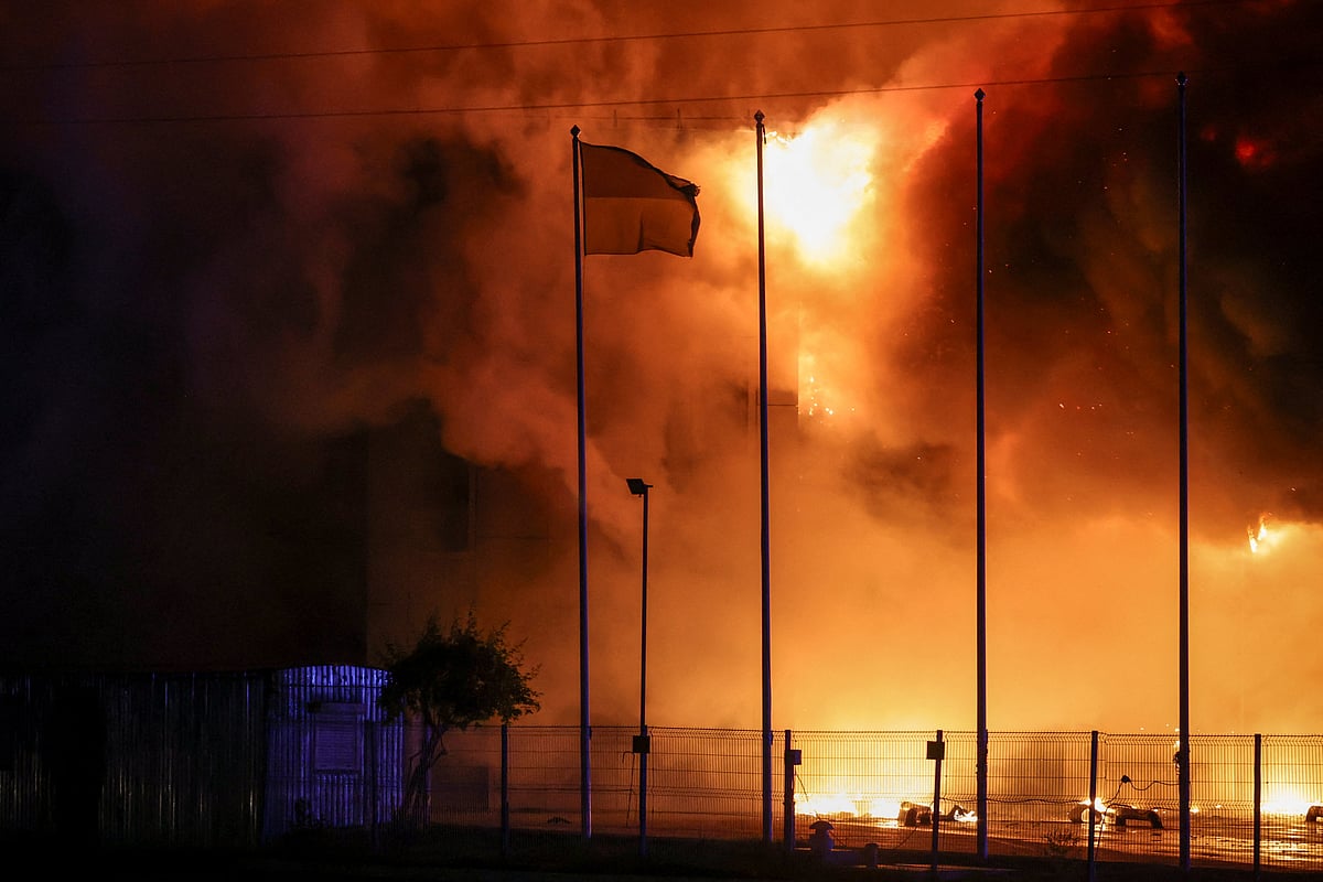 Russia strikes Ukrainian capital as Trump envoys prepare peace talks