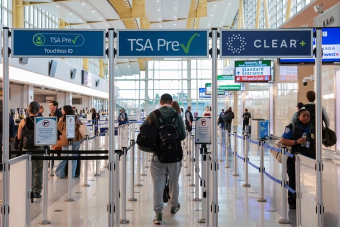 Asian tech workers flee US over visa expenses, layoffs