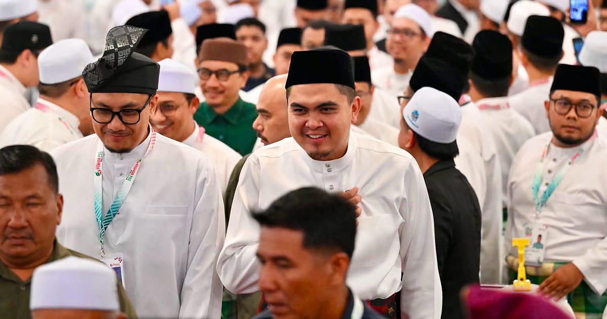 UMNO Youth Leader Leads Delegation to PAS Congress