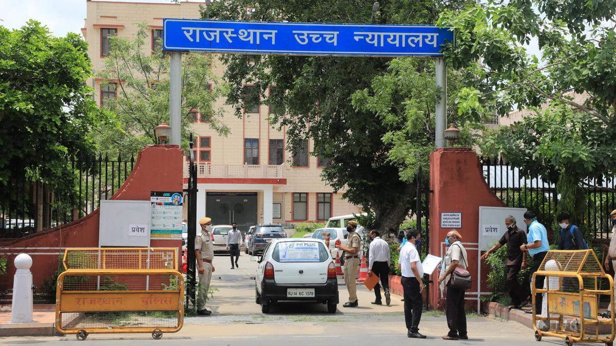 Rajasthan lawyers protest outside acting Chief Justice's courtroom